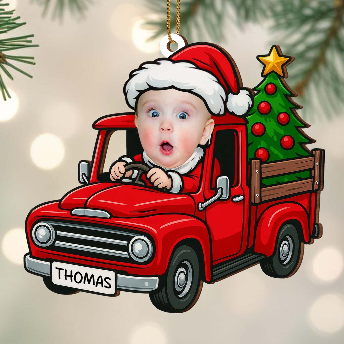 Décoration de Noël personnalisée avec un bébé dans un camion rouge - Décoration en bois personnalisée, forme personnalisée - KID200_WDO