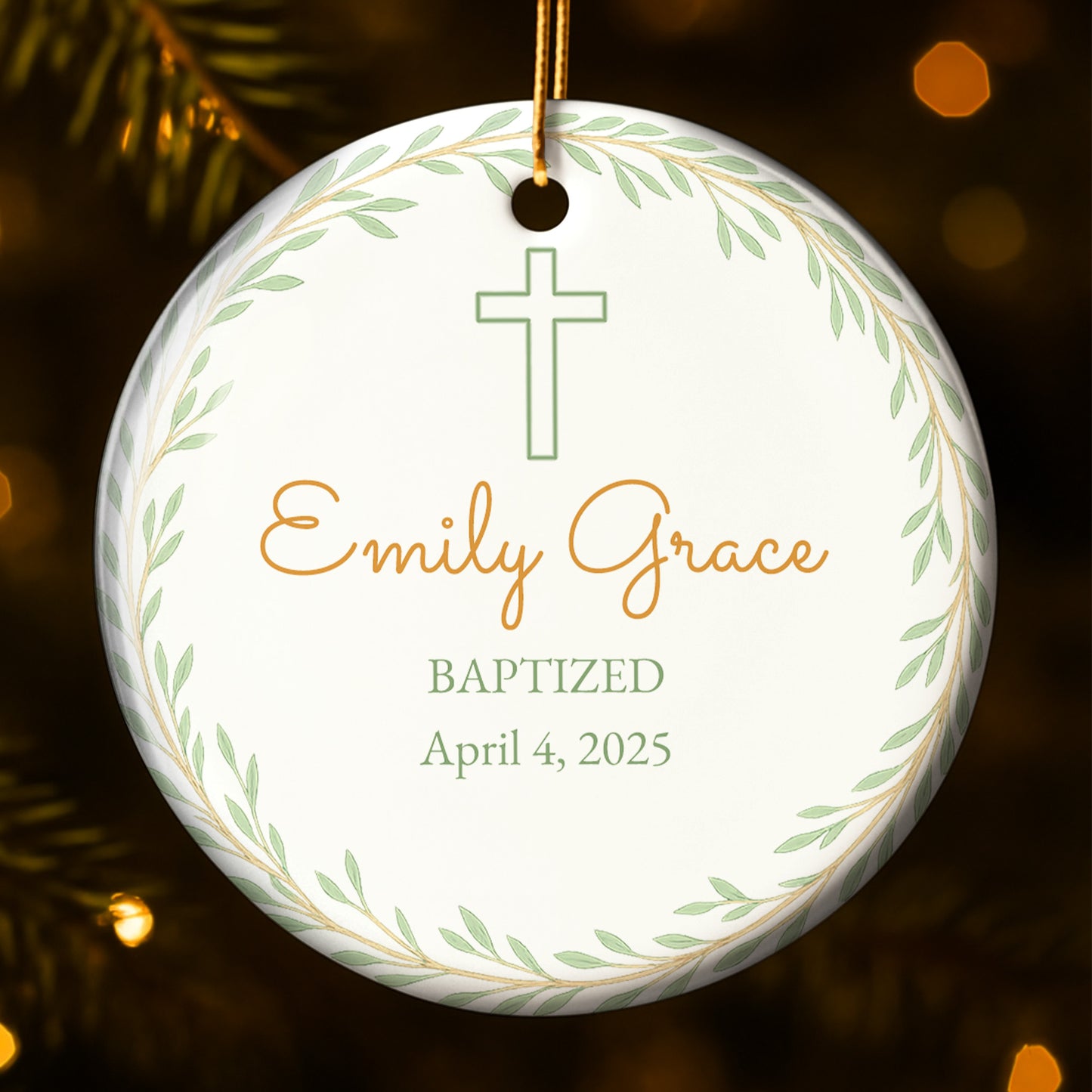 Hermoso recuerdo de bautismo con cruz y hojas - Adorno de cerámica personalizado con forma redonda - KID214_RCE