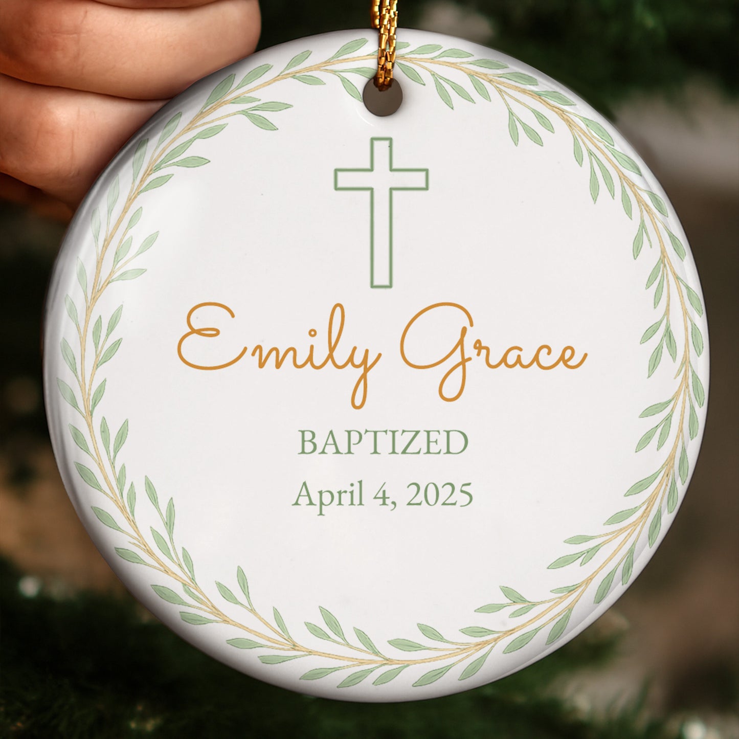 Hermoso recuerdo de bautismo con cruz y hojas - Adorno de cerámica personalizado con forma redonda - KID214_RCE