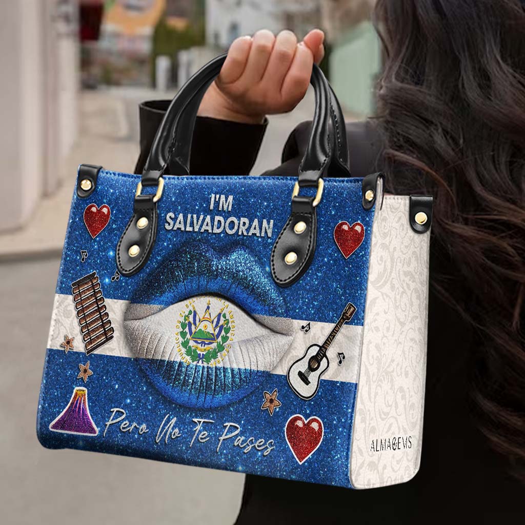 Soy Salvadoreña Pero No Te Pases - Bolso de Cuero Personalizado - LA014_HB