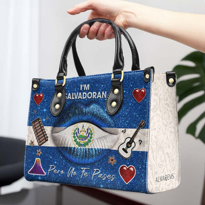 Soy Salvadoreña Pero No Te Pases - Bolso de Cuero Personalizado - LA014_HB