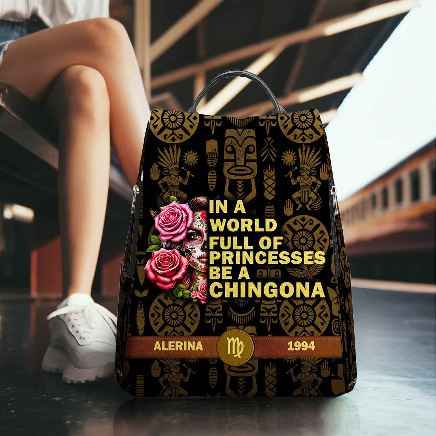 En un mundo lleno de princesas se una chingona - Mochila de cuero personalizada - ME050_BP