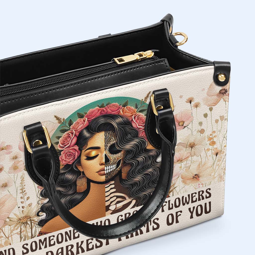 Encuentra a alguien que cultive flores - Bolso de cuero personalizado - ME065_HB