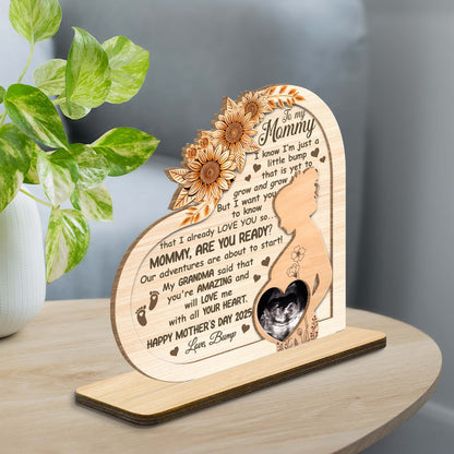 Plaque en bois personnalisée pour la fête des Mères, fleurs, profil de femme enceinte - Plaque en bois personnalisée à 2 couches avec base plate - MOM080_WPLA
