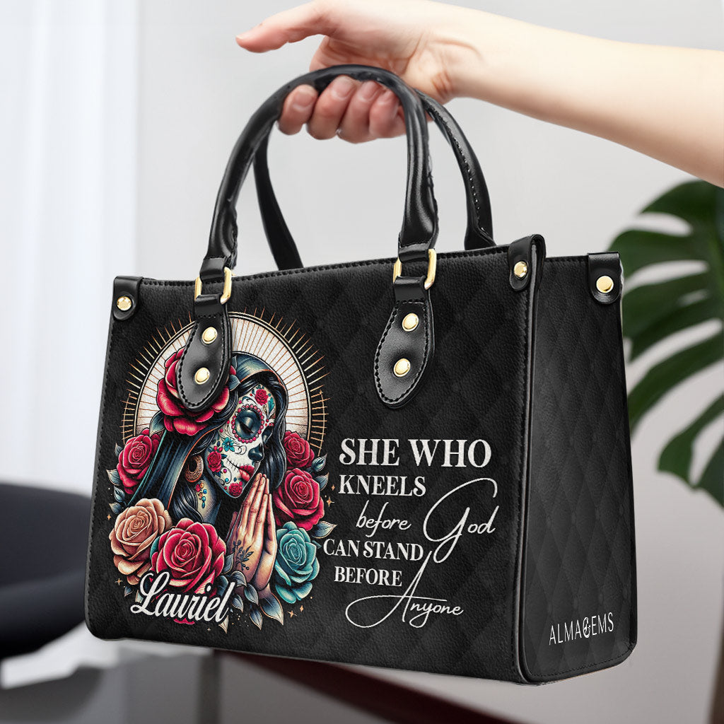 La que se arrodilla ante Dios - Bolso de mano de cuero personalizado - MX11