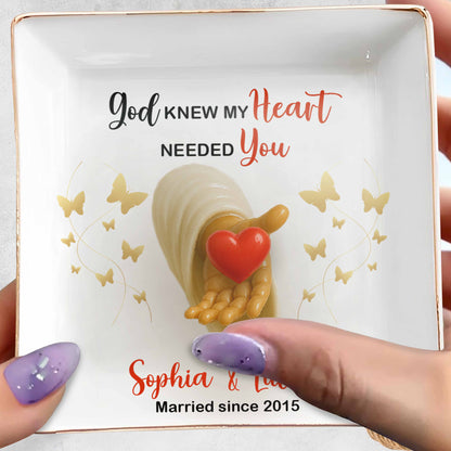 Dieu savait que mon cœur avait besoin de toi, cœur et papillons – Plat à bijoux personnalisé, plat carré en céramique – WIF043_SCRD